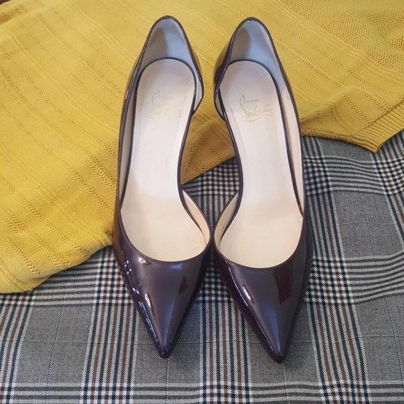 decollete kitten heels